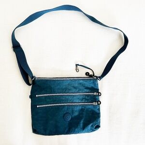 Kipling Blue Travel Crossbody Shoulder Handbag Lightweight Slim Organization.